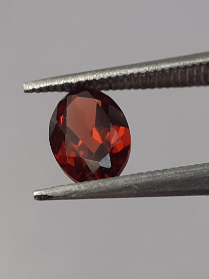 Natural red Rhodolite Garnet - 0.574 ct - oval - unheated - certified natural - Natural Gems Belgium