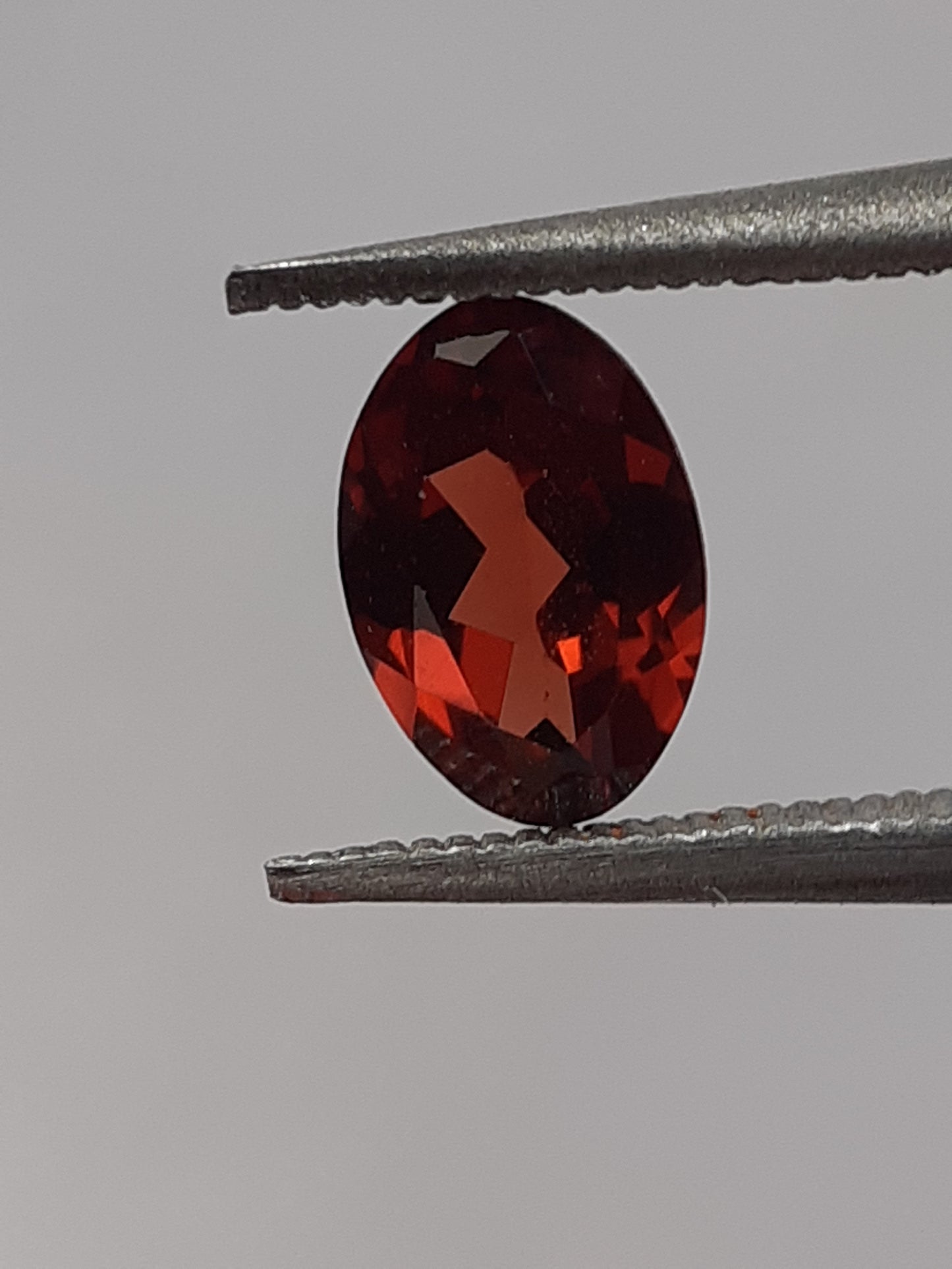 Natural red Rhodolite Garnet - 0.574 ct - oval - unheated - certified natural - Natural Gems Belgium