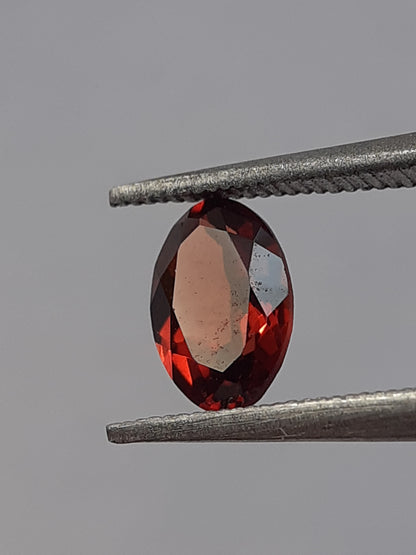 Natural red Rhodolite Garnet - 0.574 ct - oval - unheated - certified natural - Natural Gems Belgium