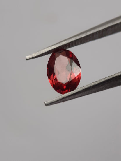 Natural red Rhodolite Garnet - 0.554 ct - oval - unheated - certified natural - Natural Gems Belgium