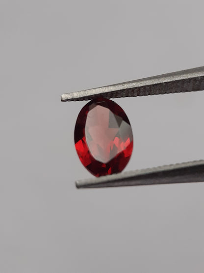 Natural red Rhodolite Garnet - 0.567 ct - oval - unheated - certified natural - Natural Gems Belgium