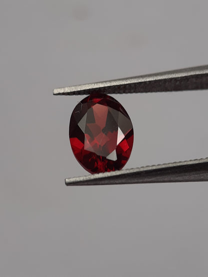 Natural red Rhodolite Garnet - 0.968 ct - oval - unheated - certified natural - Natural Gems Belgium