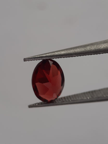 Natural red Rhodolite Garnet - 0.968 ct - oval - unheated - certified natural - Natural Gems Belgium