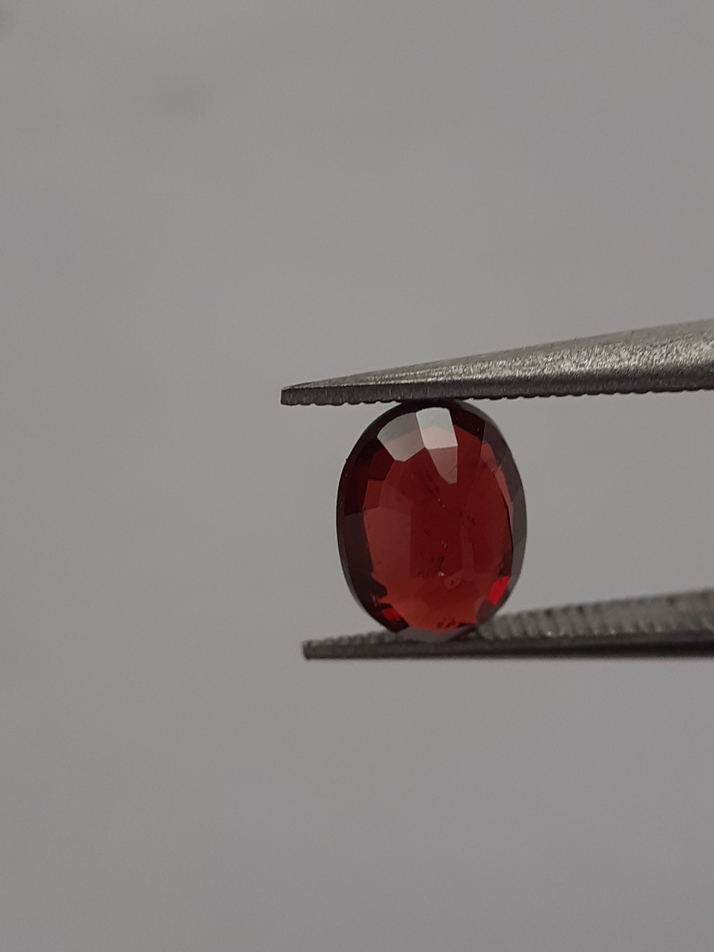 Natural red Rhodolite Garnet - 1.009 ct - oval - unheated - certified natural - Natural Gems Belgium