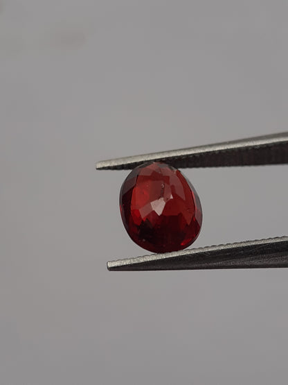 Natural red Rhodolite Garnet - 1.009 ct - oval - unheated - certified natural - Natural Gems Belgium