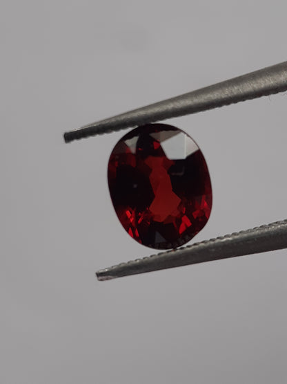 Natural red Rhodolite Garnet - 1.034 ct - oval - unheated - certified natural - Natural Gems Belgium