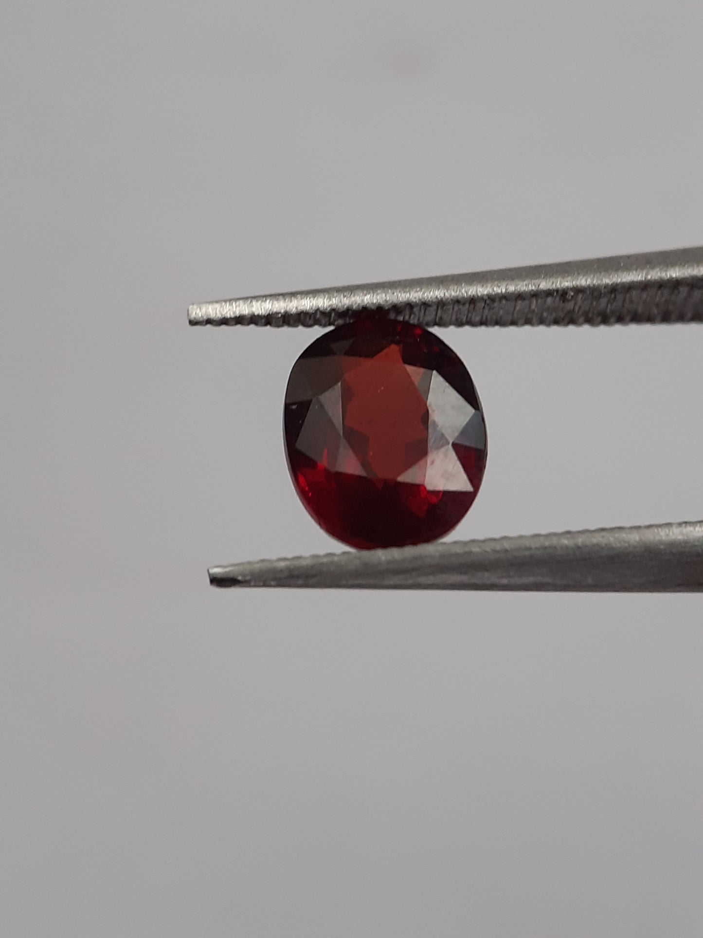 Natural red almandine Garnet - 1.163 ct - Oval - unheated - certified natural - Natural Gems Belgium