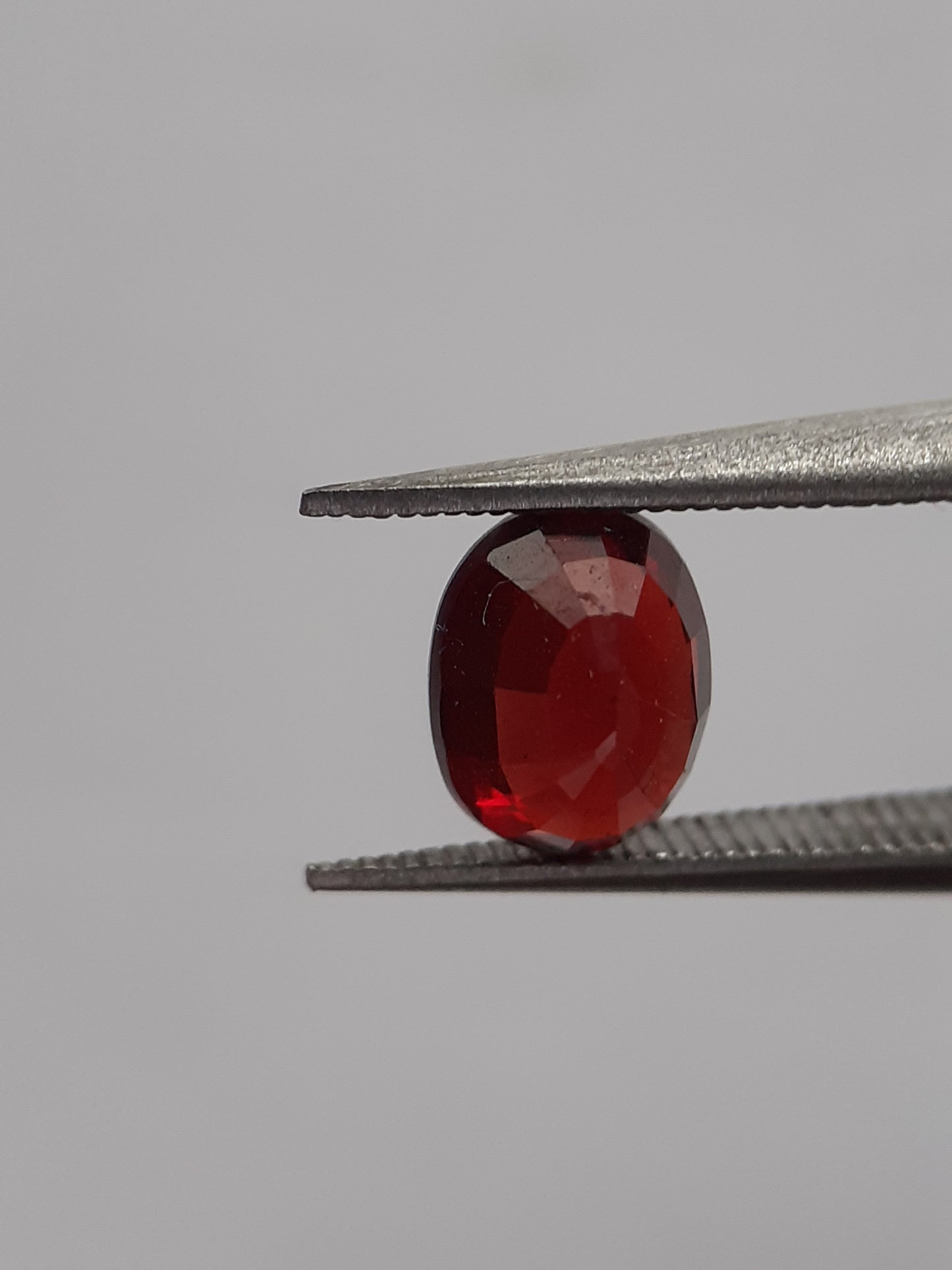 Natural red almandine Garnet - 1.163 ct - Oval - unheated - certified natural - Natural Gems Belgium