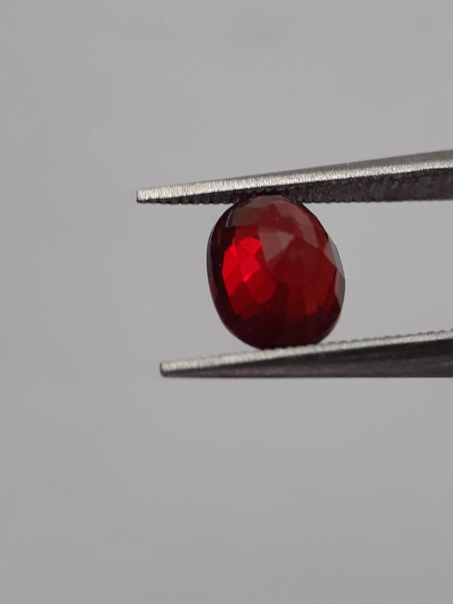 Natural red almandine Garnet - 1.163 ct - Oval - unheated - certified natural - Natural Gems Belgium