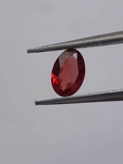 Natural red Rhodolite Garnet - 0.464 ct - oval - unheated - certified natural - Natural Gems Belgium