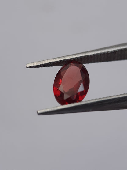 Natural red Rhodolite Garnet - 0.464 ct - oval - unheated - certified natural - Natural Gems Belgium