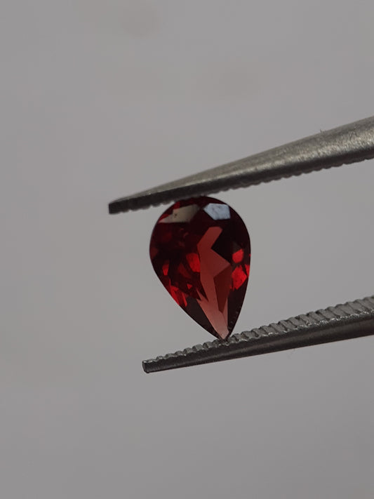 Natural red Rhodolite Garnet - 0.425 ct - pear - unheated - certified natural - excellent - Natural Gems Belgium