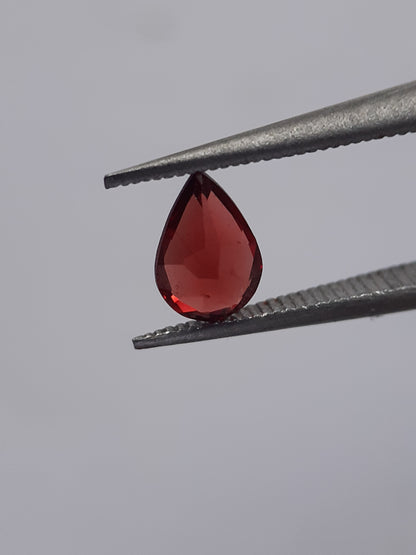 Natural red Rhodolite Garnet - 0.425 ct - pear - unheated - certified natural - excellent - Natural Gems Belgium