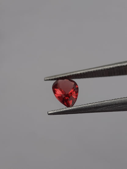 Natural red Rhodolite Garnet - 0.424 ct - pear - unheated - certified natural - Natural Gems Belgium