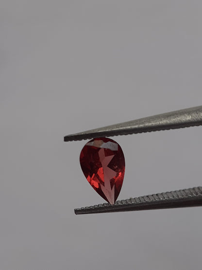 Natural red Rhodolite Garnet - 0.424 ct - pear - unheated - certified natural - Natural Gems Belgium