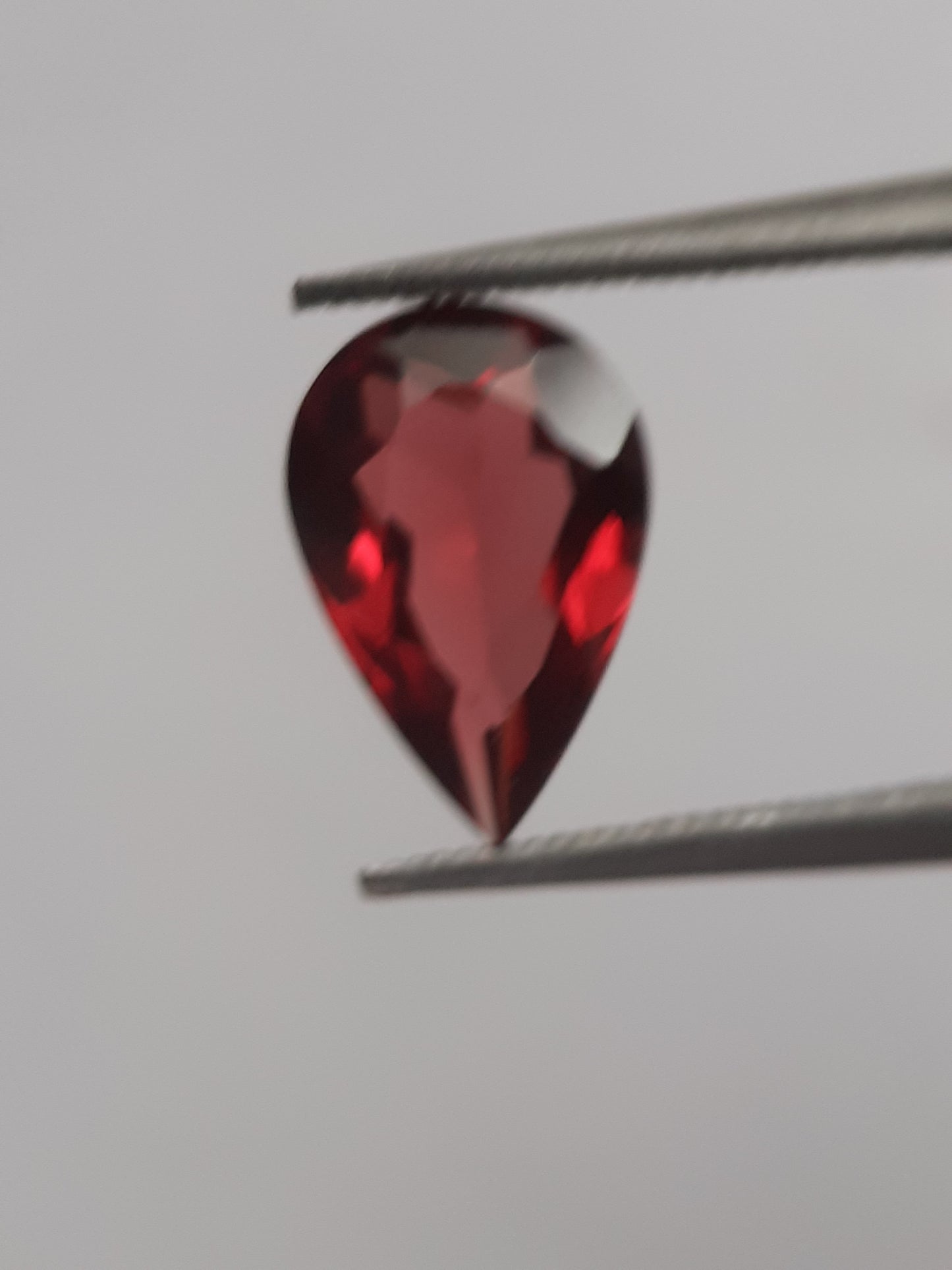 Natural red Rhodolite Garnet - 1.458 ct - pear - unheated - certified natural - Natural Gems Belgium