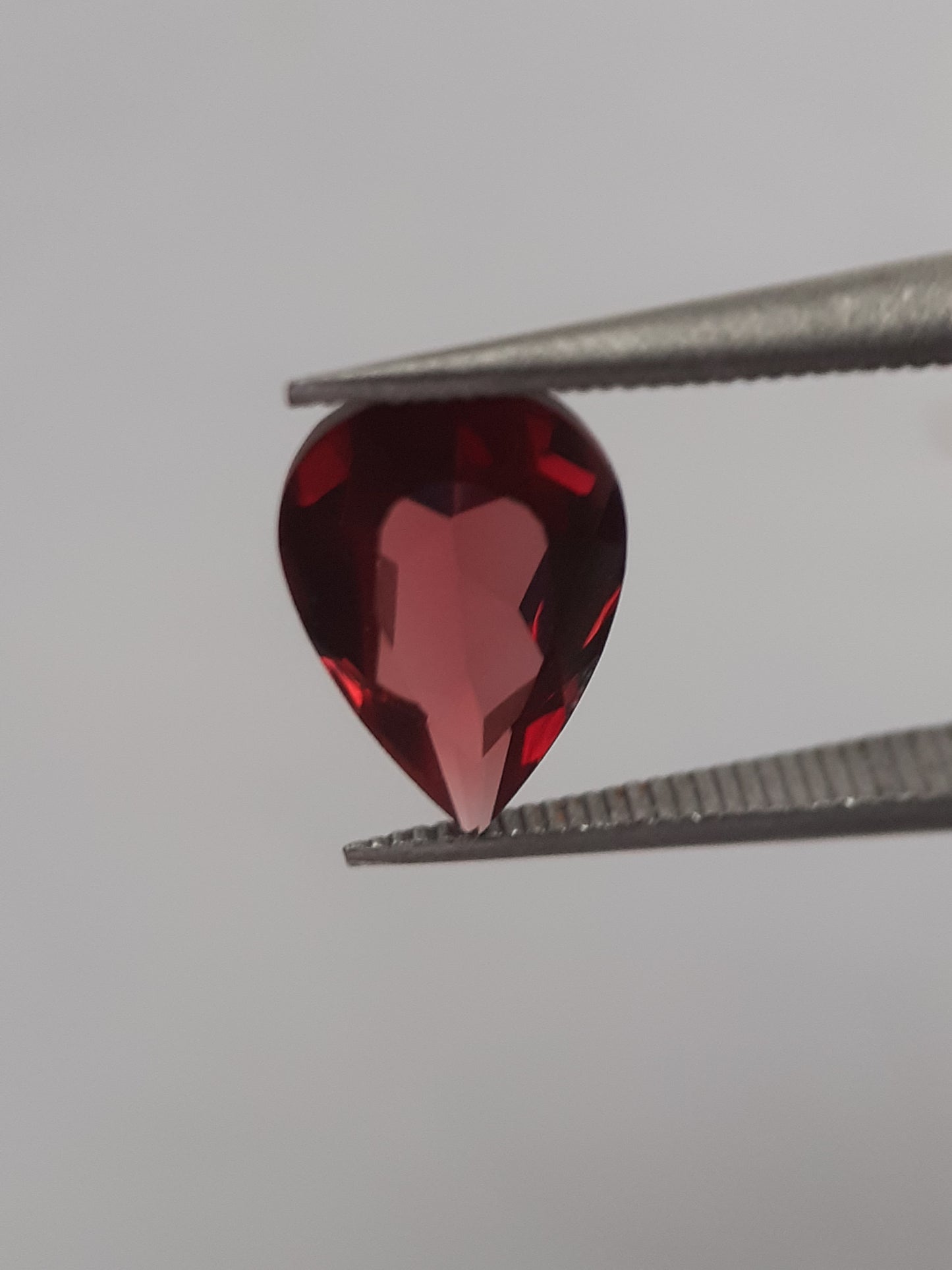 Natural red Rhodolite Garnet - 1.458 ct - pear - unheated - certified natural - Natural Gems Belgium