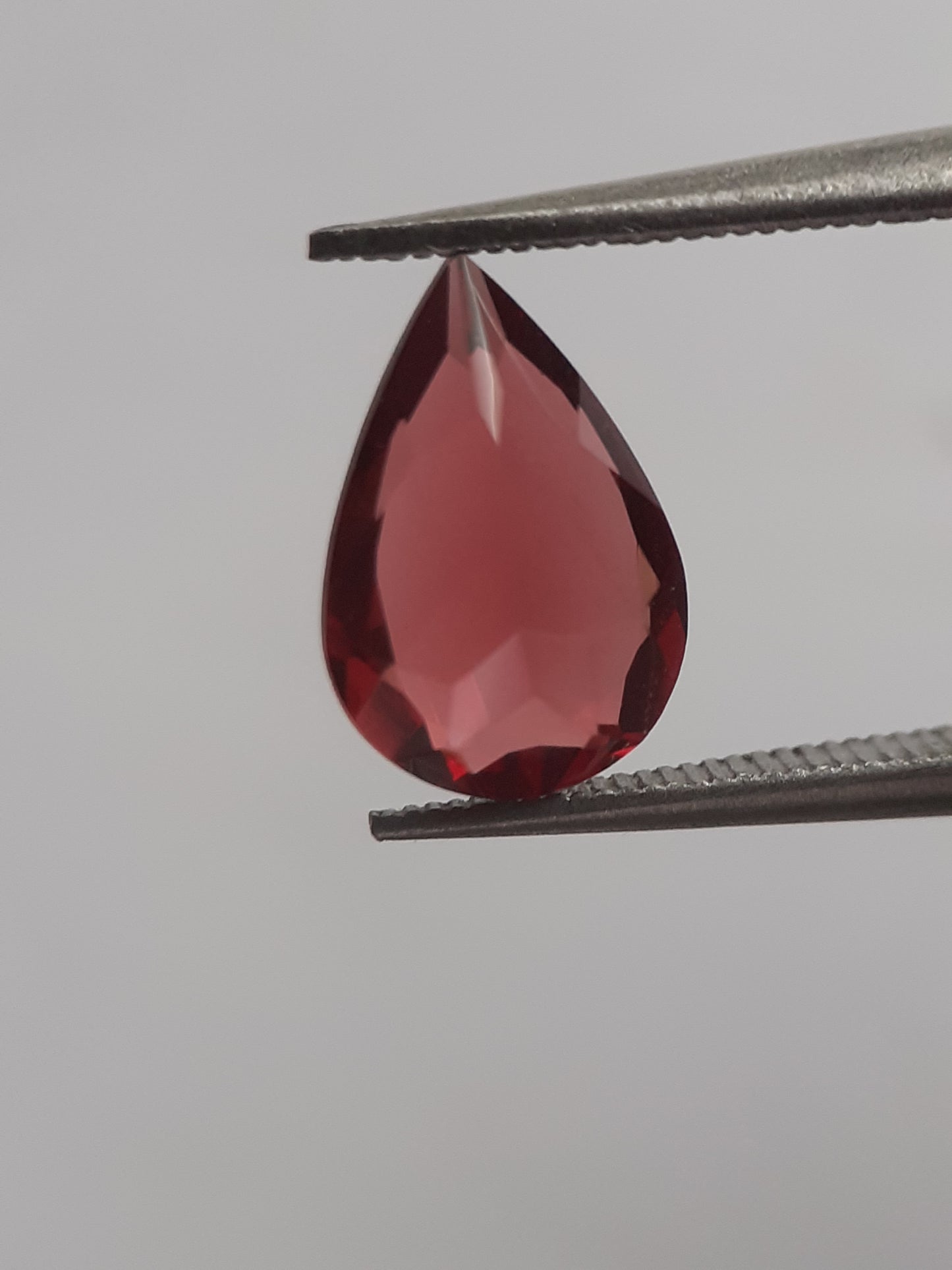 Natural red Rhodolite Garnet - 1.458 ct - pear - unheated - certified natural - Natural Gems Belgium