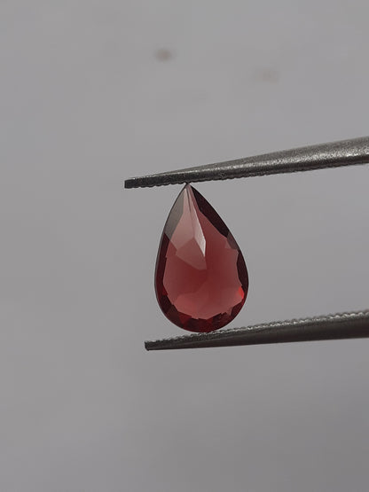 Natural red Rhodolite Garnet - 0.939 ct - pear - unheated - certified natural - Natural Gems Belgium