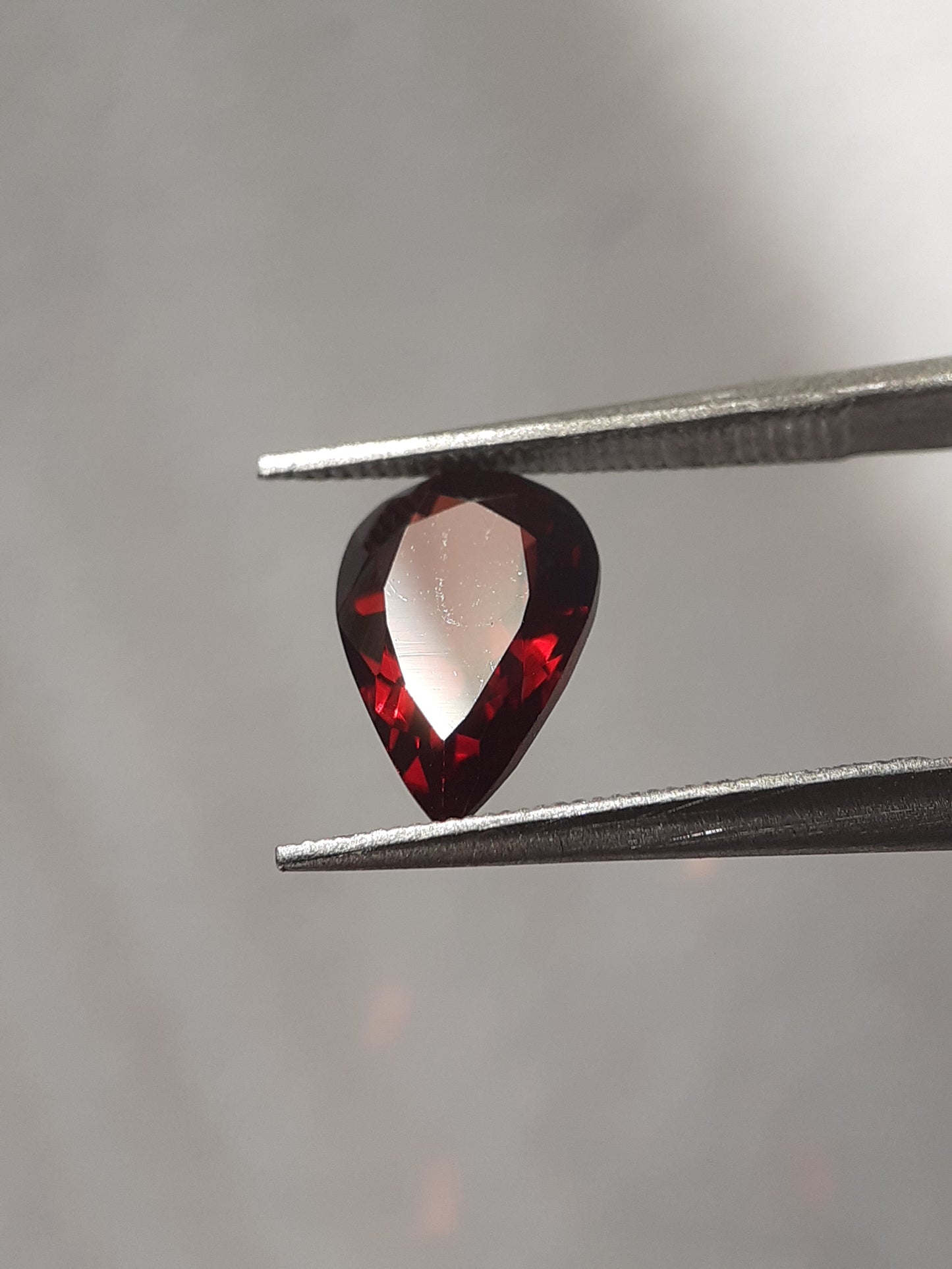 Natural red Rhodolite Garnet - 1.493 ct - pear - unheated - certified natural - Natural Gems Belgium