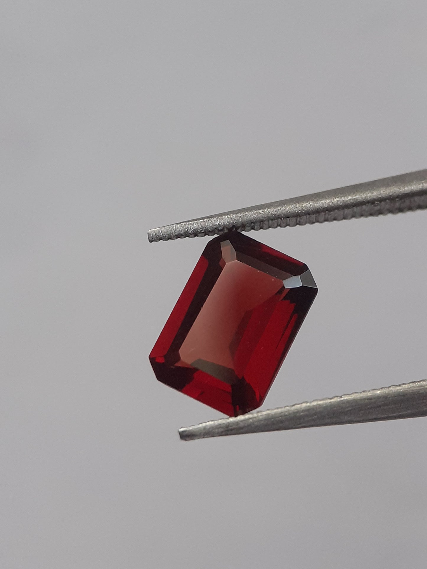 Natural red Rhodolite Garnet - 1.256 ct - octagon - unheated - certified natural - Natural Gems Belgium