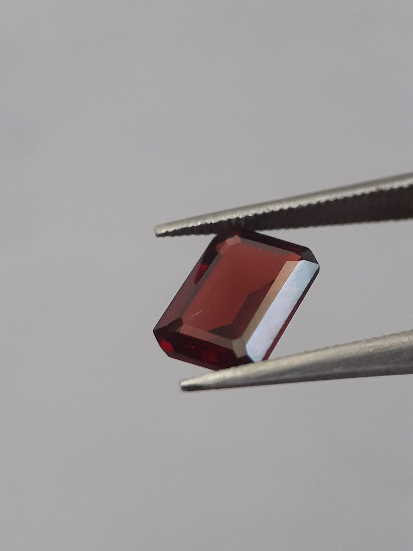 Natural red Rhodolite Garnet - 1.256 ct - octagon - unheated - certified natural - Natural Gems Belgium