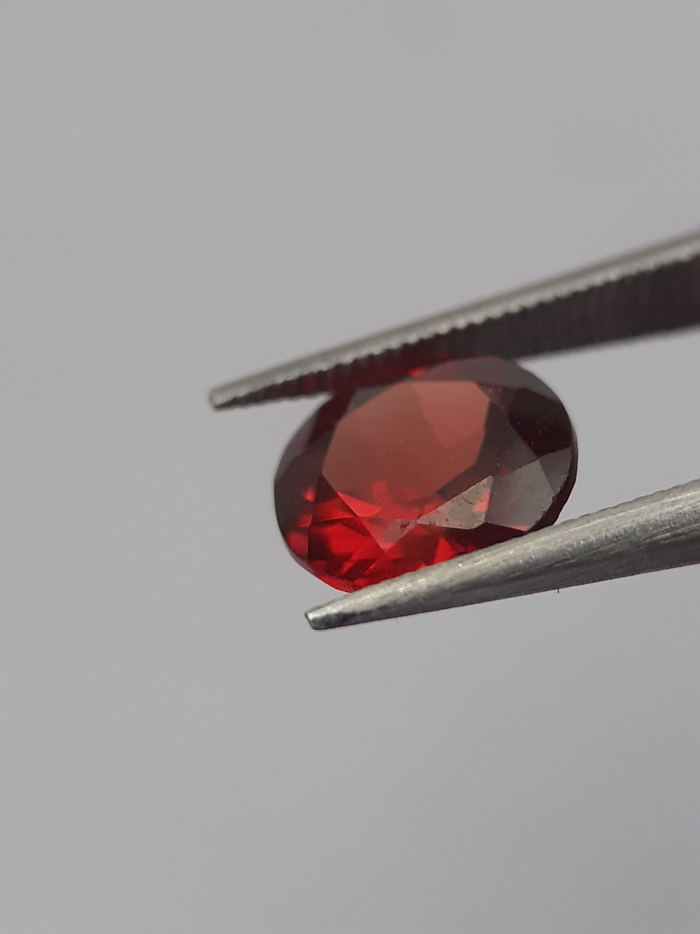 Natural red Rhodolite Garnet - 1.224 ct - round brilliant - unheated - certified natural - Natural Gems Belgium