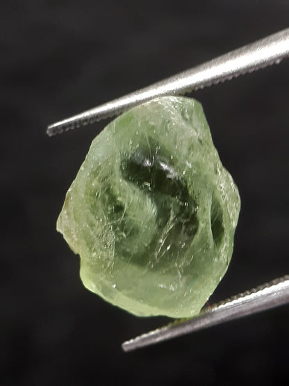 Natural Green Peridot - 4.994 ct - rough gemstone - for faceting - certified natural - Natural Gems Belgium