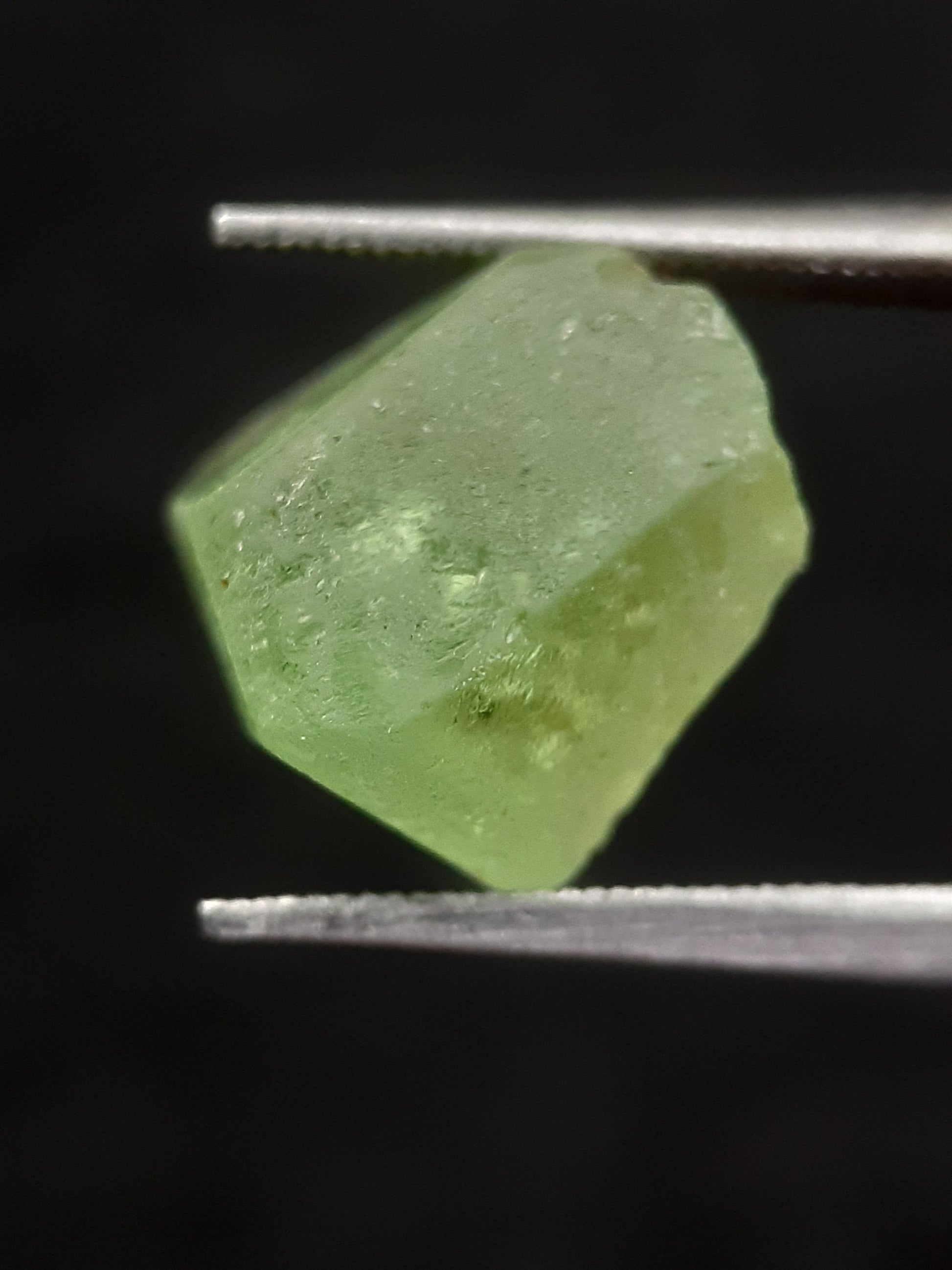 Natural Green Peridot - 5.214 ct - rough gemstone - for faceting - certified natural - Natural Gems Belgium