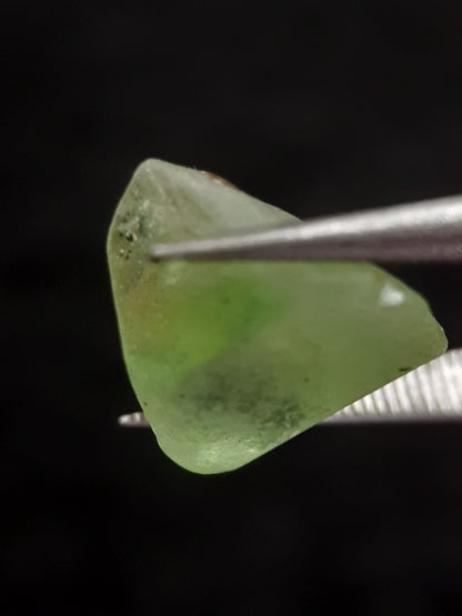 Natural Green Peridot - 5.214 ct - rough gemstone - for faceting - certified natural - Natural Gems Belgium