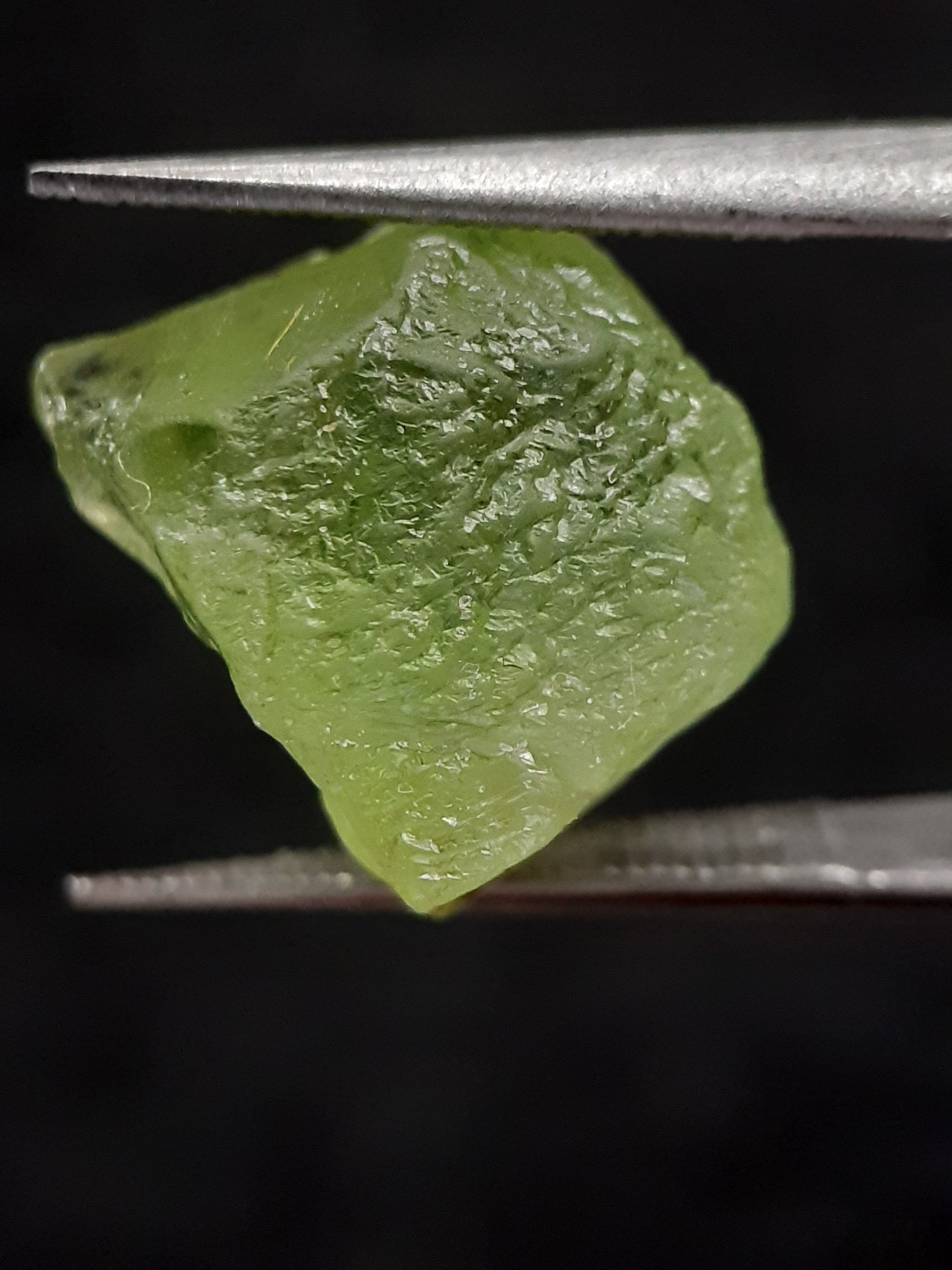 Natural Green Peridot - 10.634 ct - rough gemstone - for faceting - certified natural - Natural Gems Belgium