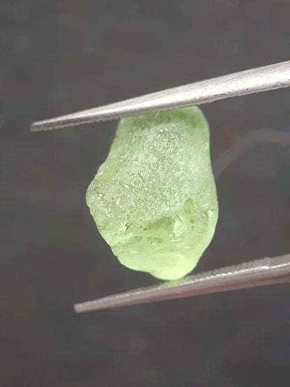 Natural Green Peridot - 6.295 ct - rough gemstone - for faceting - certified natural - Natural Gems Belgium