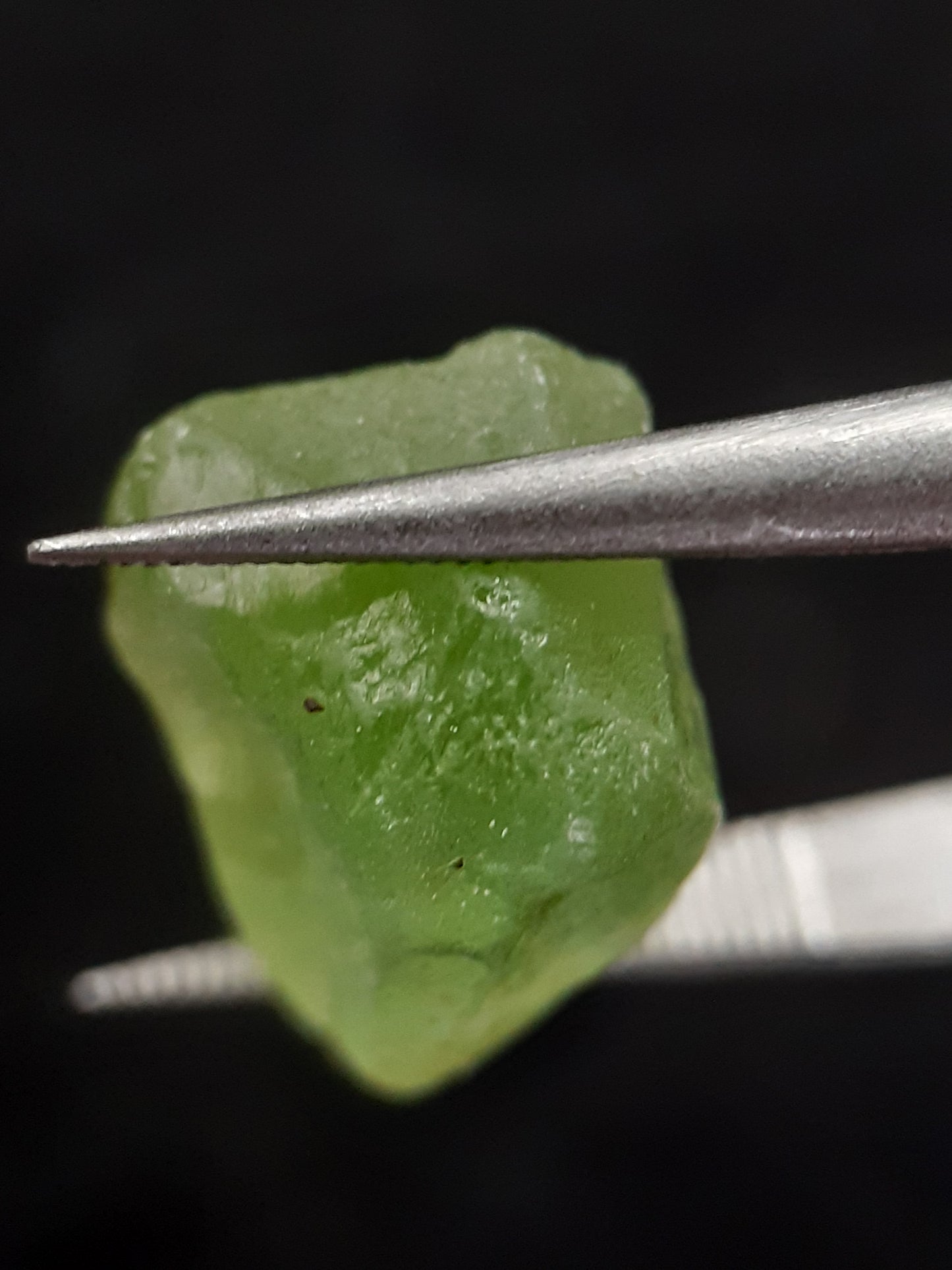 Natural Green Peridot - 10.284 ct - rough gemstone - for faceting - certified natural - Natural Gems Belgium