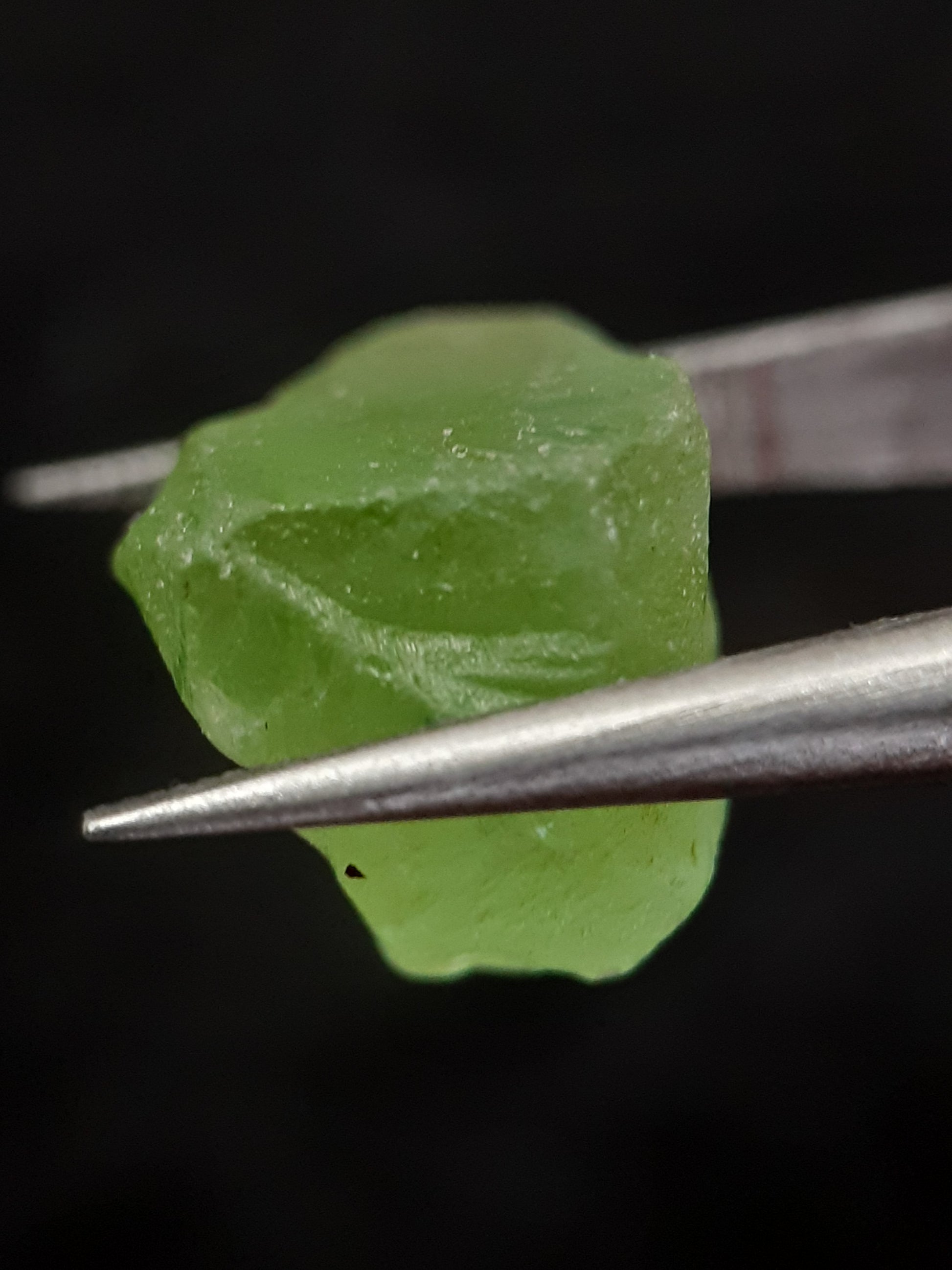 Natural Green Peridot - 10.284 ct - rough gemstone - for faceting - certified natural - Natural Gems Belgium