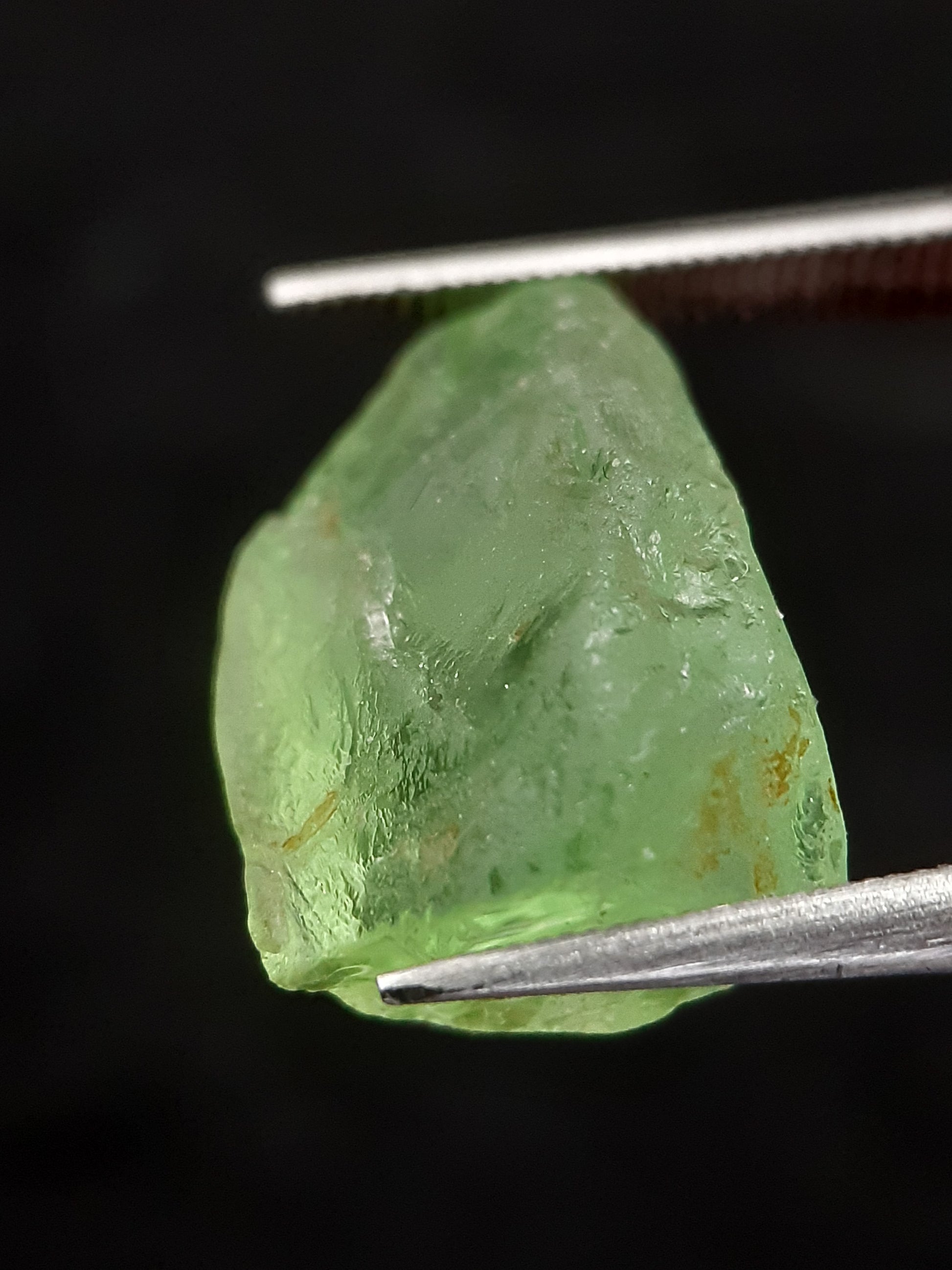 Natural Green Peridot - 7.083 ct - rough gemstone - for faceting - certified natural - Natural Gems Belgium