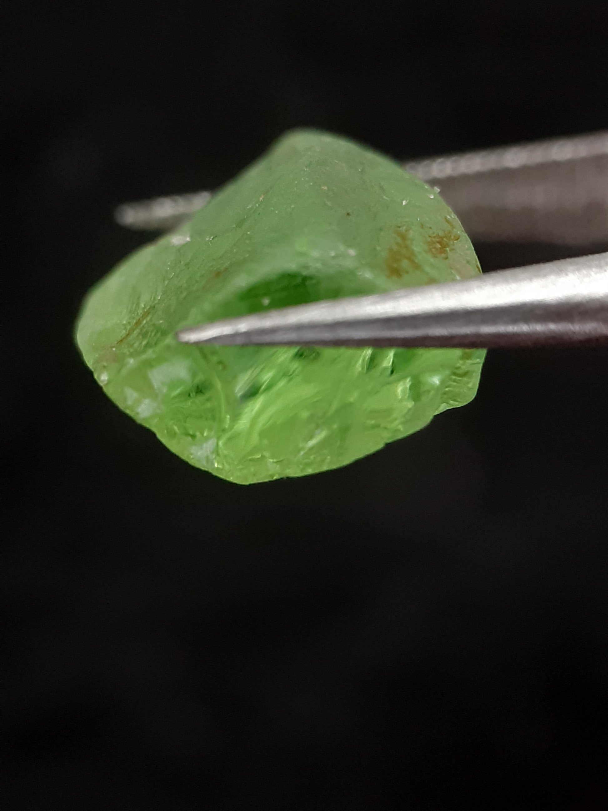 Natural Green Peridot - 7.083 ct - rough gemstone - for faceting - certified natural - Natural Gems Belgium