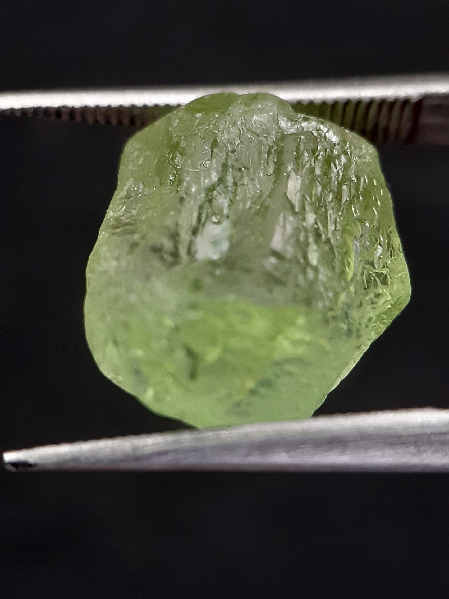 Natural Green Peridot - 7.455 ct - rough gemstone - for faceting - certified natural - Natural Gems Belgium