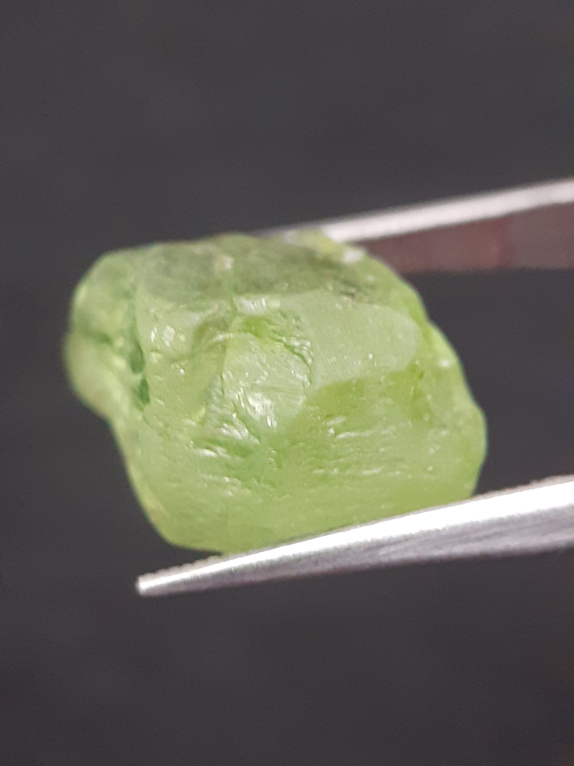 Natural Green Peridot - 10.005 ct - rough gemstone - for faceting - certified natural - Natural Gems Belgium