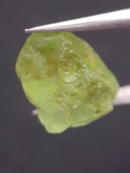 Natural Green Peridot - 10.005 ct - rough gemstone - for faceting - certified natural - Natural Gems Belgium