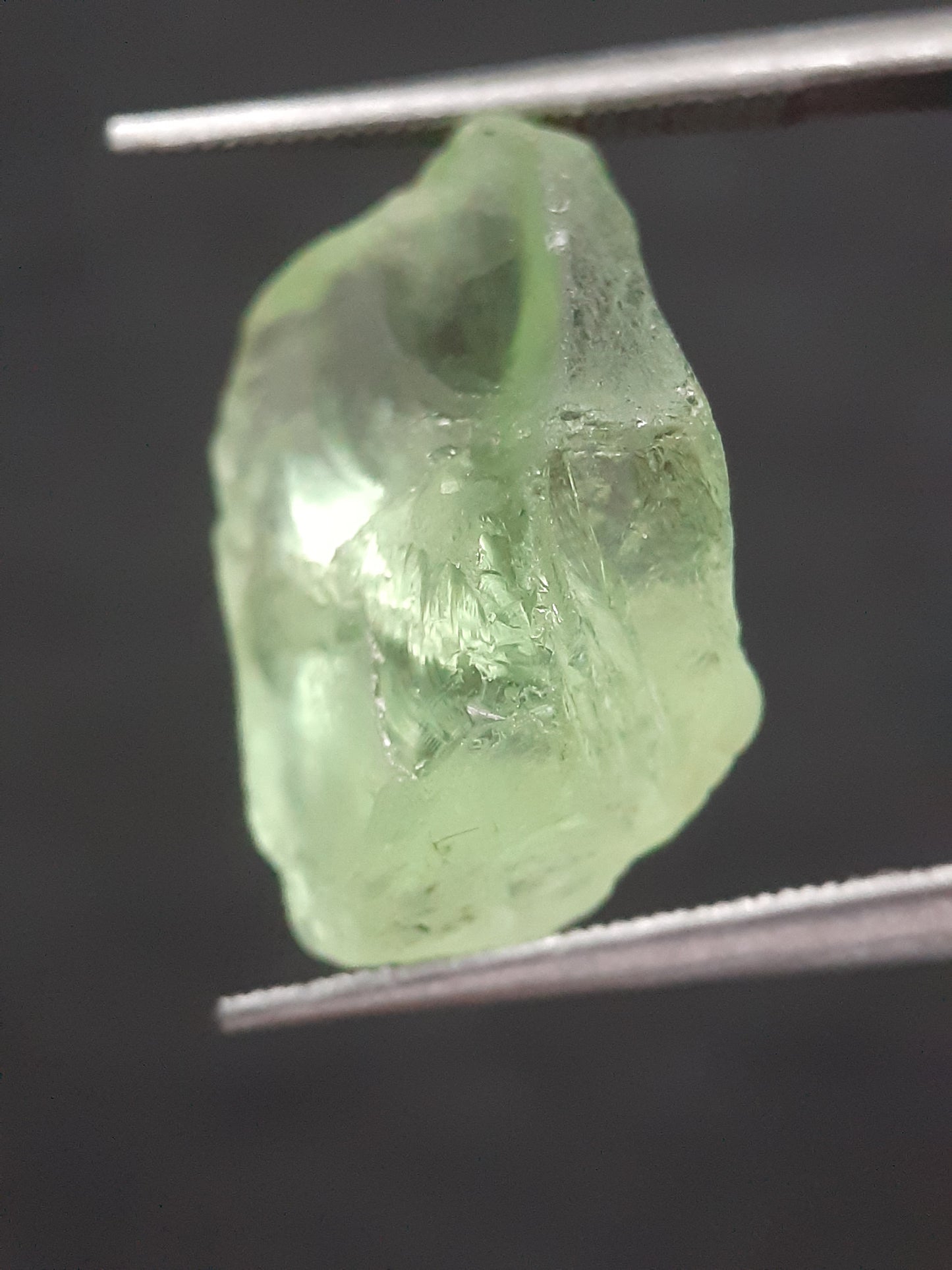 Natural Green Peridot - 9.014 ct - rough gemstone - for faceting - certified natural - Natural Gems Belgium