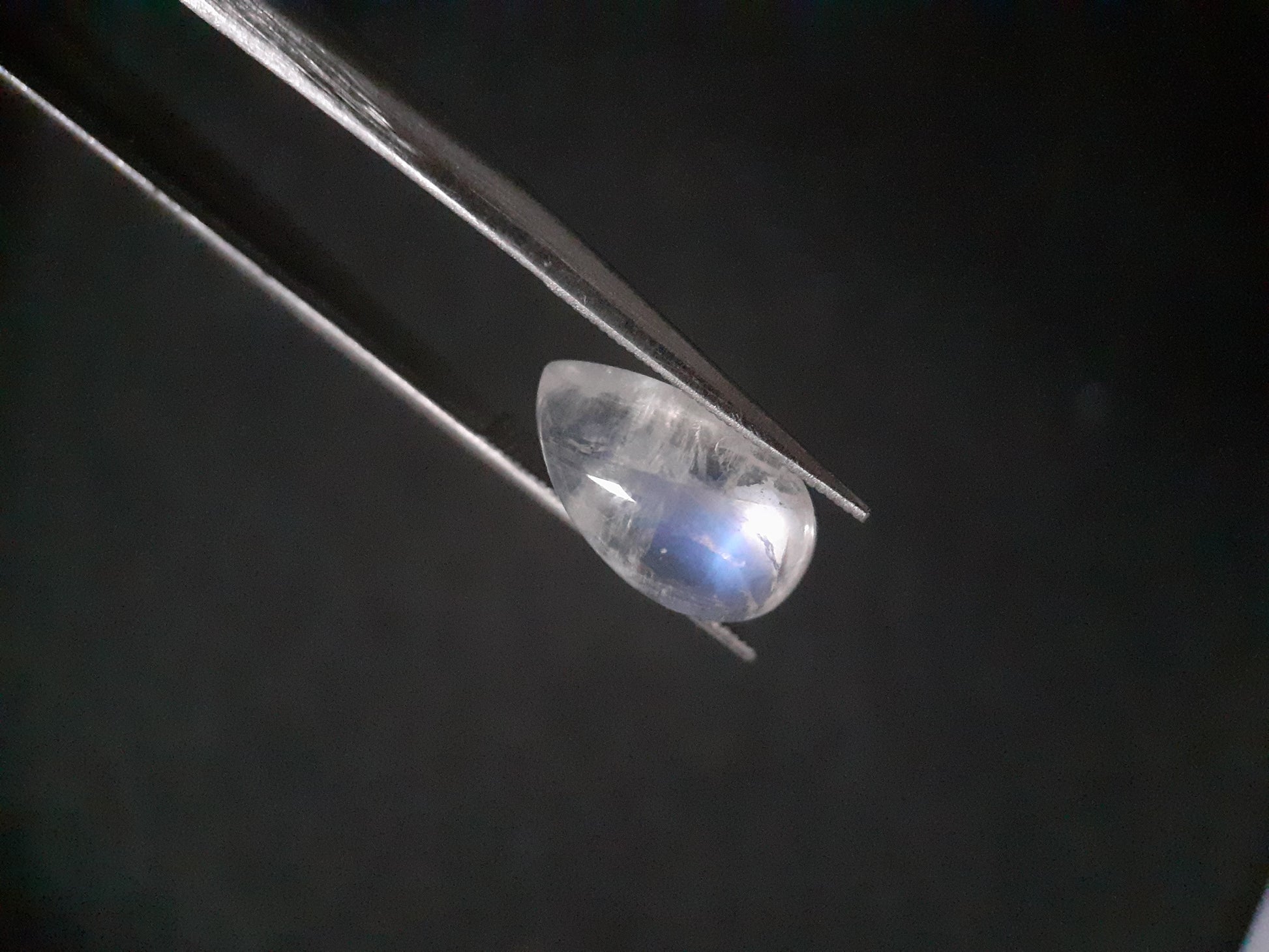 Natural Moonstone - blue adularescence - 3.655 ct - pear - certified natural - Natural Gems Belgium