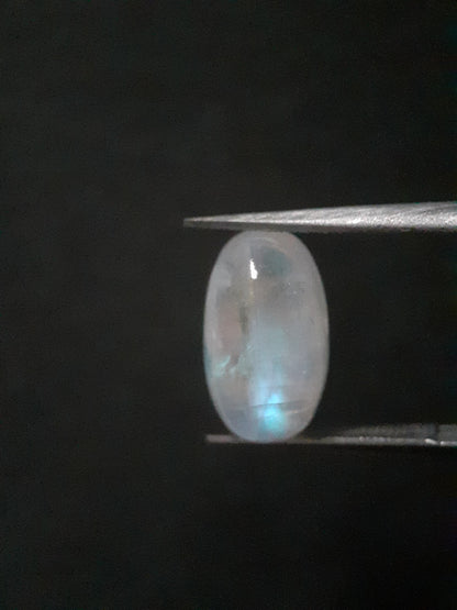 Natural Moonstone - light blue adularescence - 5.010 ct - oval - certified natural - Natural Gems Belgium