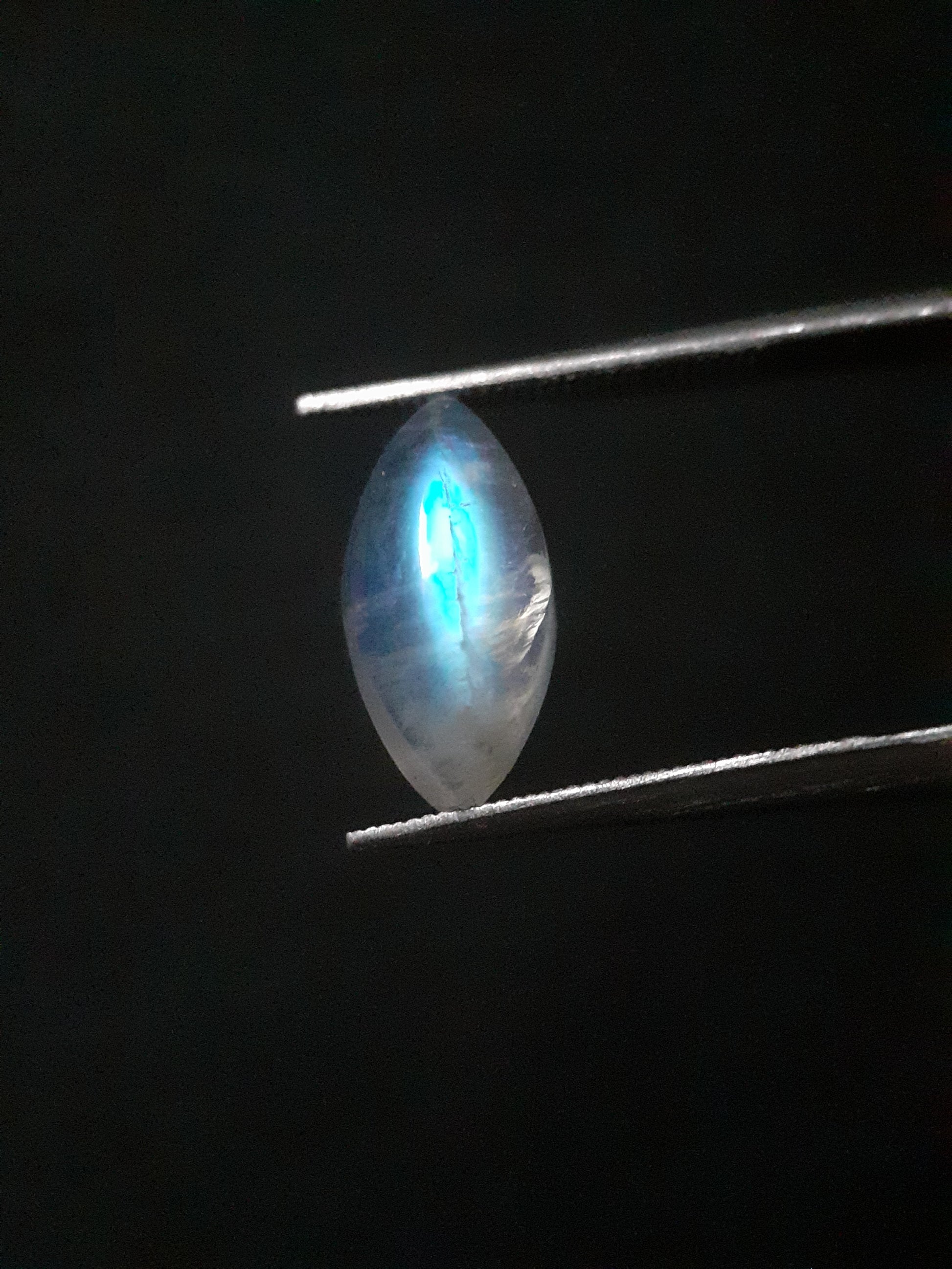 Natural Moonstone - light greenish blue adularescence - 2.203 ct - marquise - certified natural - Natural Gems Belgium