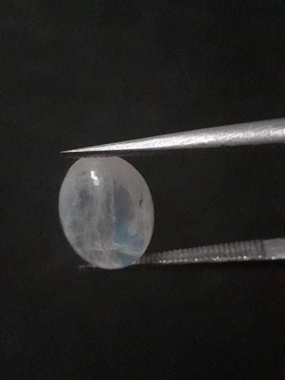 Natural Moonstone - light blue adularescence - 2.235 ct - oval - certified natural - Natural Gems Belgium