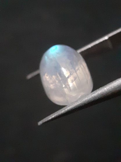 Natural Moonstone - light blue and blue adularescence - 4.099 ct - oval - certified natural - Natural Gems Belgium