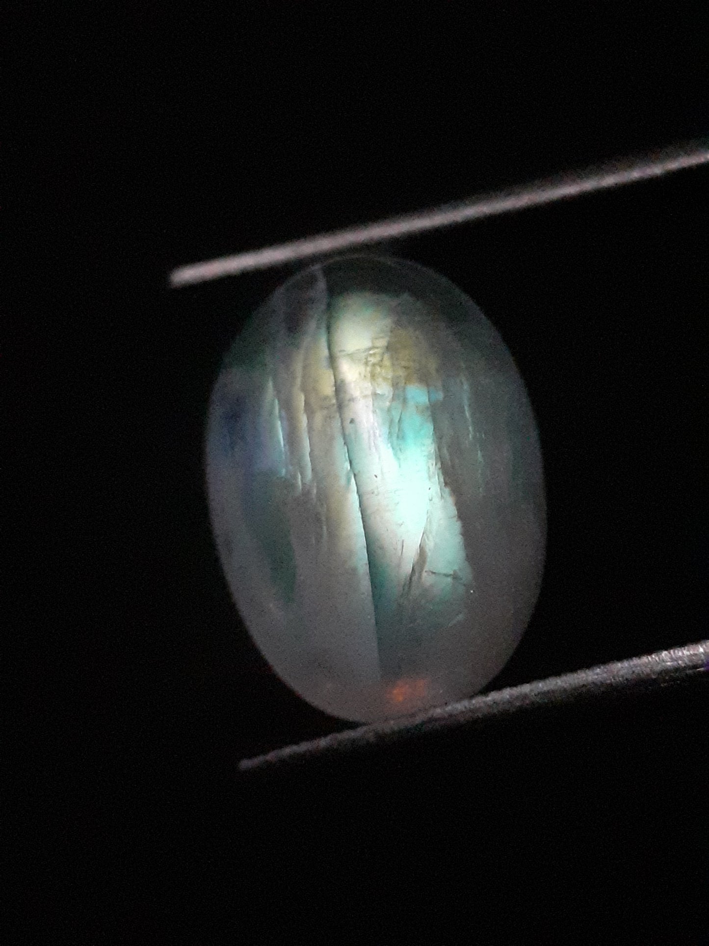 Natural Moonstone - tricolor adularescence - 4.315 ct - oval - certified natural - Natural Gems Belgium