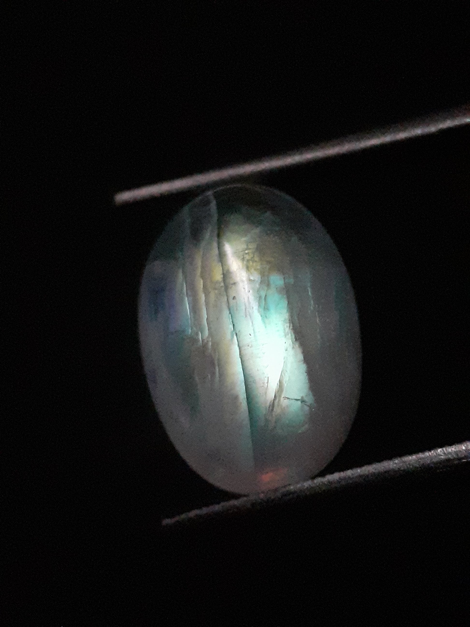 Natural Moonstone - tricolor adularescence - 4.315 ct - oval - certified natural - Natural Gems Belgium