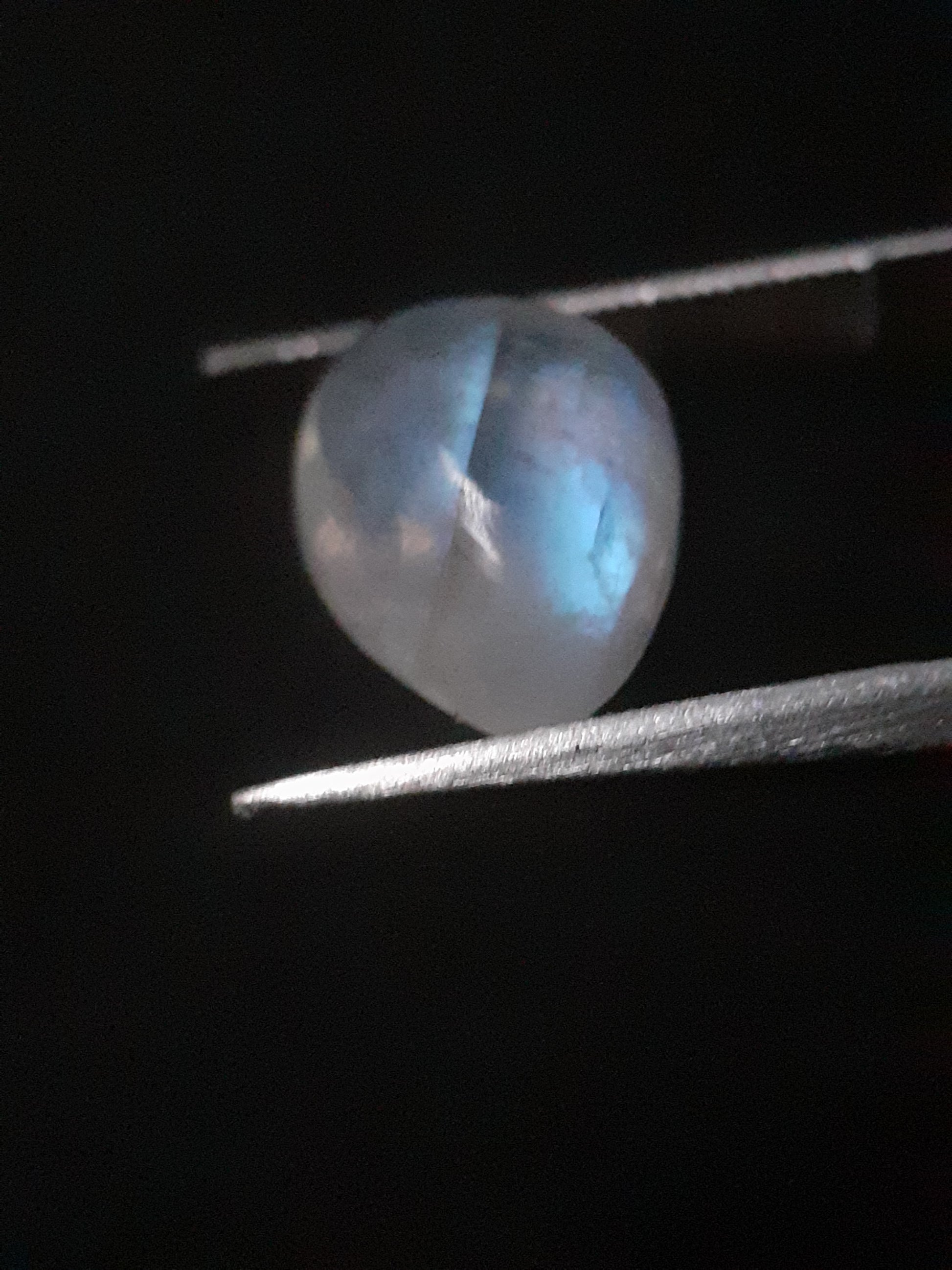 Natural Moonstone - blue adularescence - 3.209 ct - pear - Natural Gems Belgium