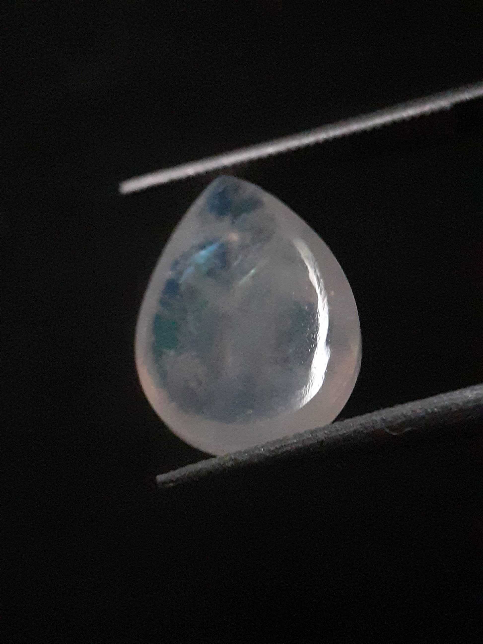 Natural Moonstone - blue adularescence - 3.319 ct - pear - Natural Gems Belgium