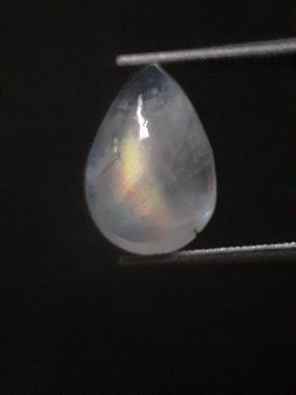 Natural Moonstone - rainbow adularescence - 3.018 ct - pear - Natural Gems Belgium